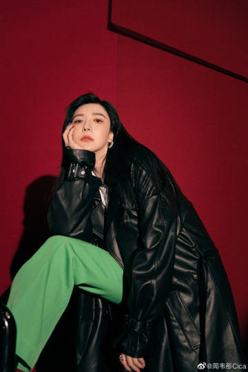 女神|女神周韦彤主演电影《惊天侠盗团》正在热拍