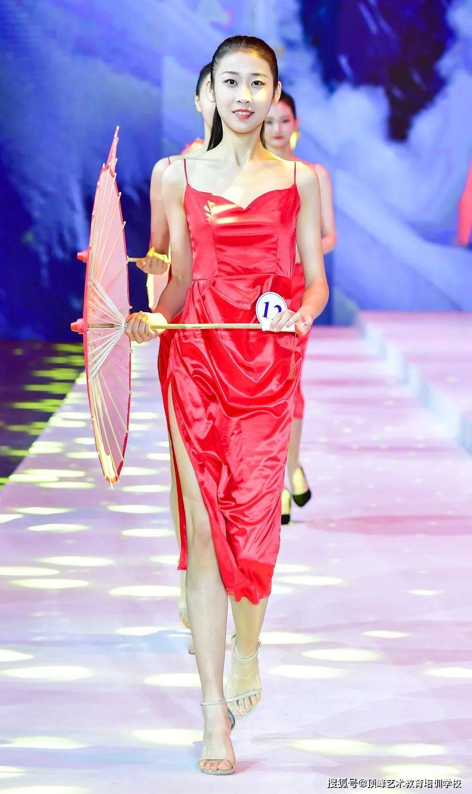 顶峰第13届应届艺考生顶峰模特王苗苗_顶峰第13届应届艺考