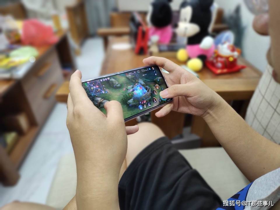 配置小幅提升 性能和用户体验全面升级 iQOO Neo5S评测