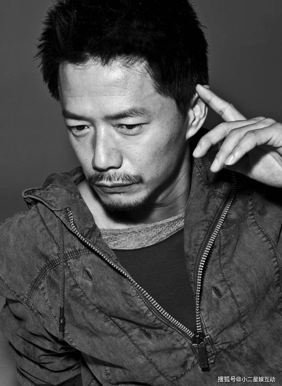 为了得到更加生动的表演,段奕宏就观摩了用来震慑罪犯的"细伟"干尸,几