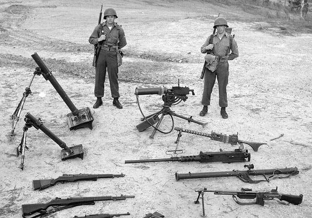 37支m1卡宾枪,15支m1918勃朗宁自动步枪(简称bar,充当班用轻机枪)