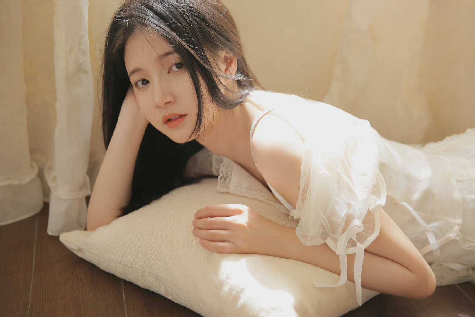 @Tzz 优质摄影推荐：《无限温柔》高颜值小姐姐居家纯欲写真