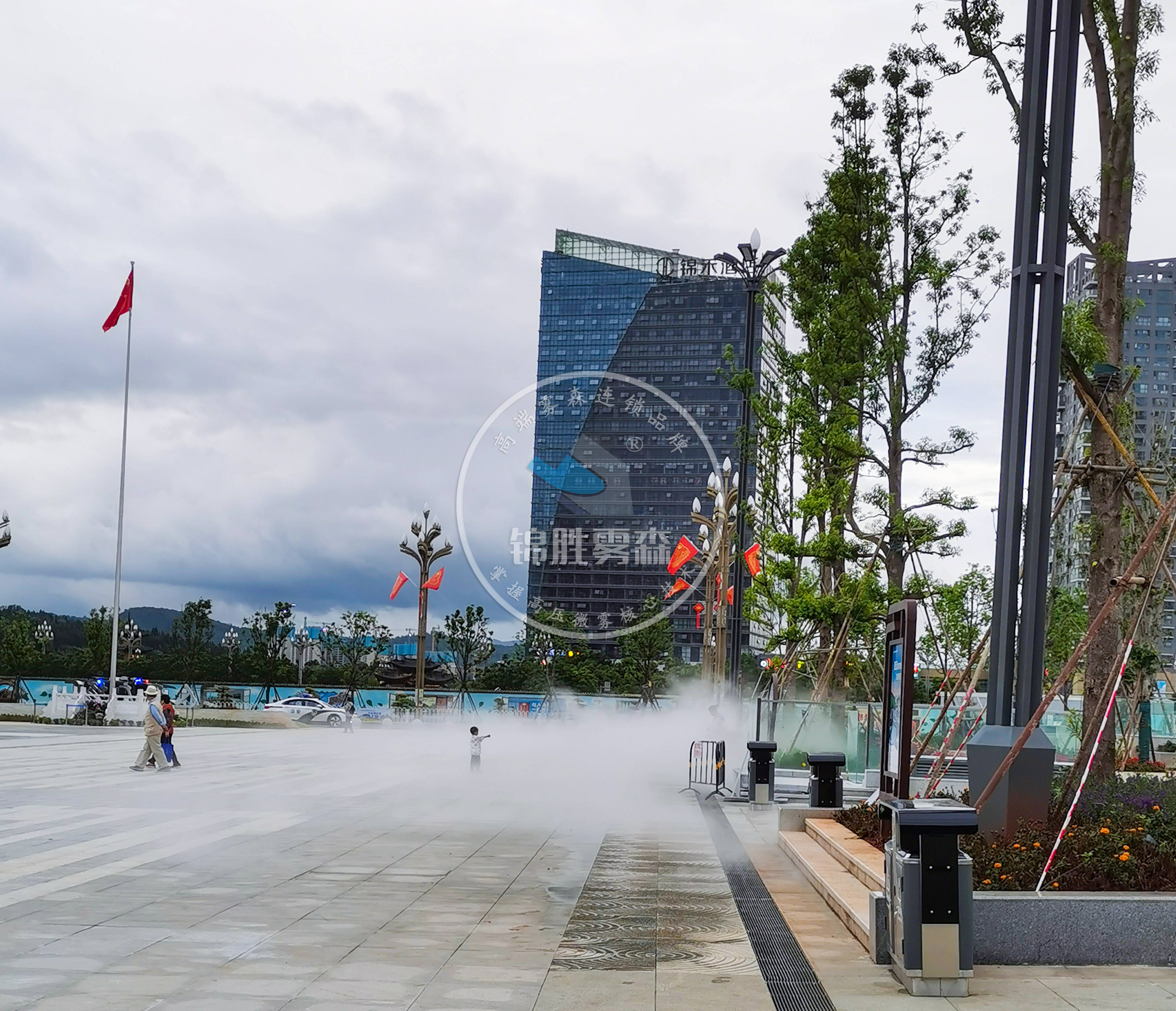 公园广场人造雾还能创造负氧离子?