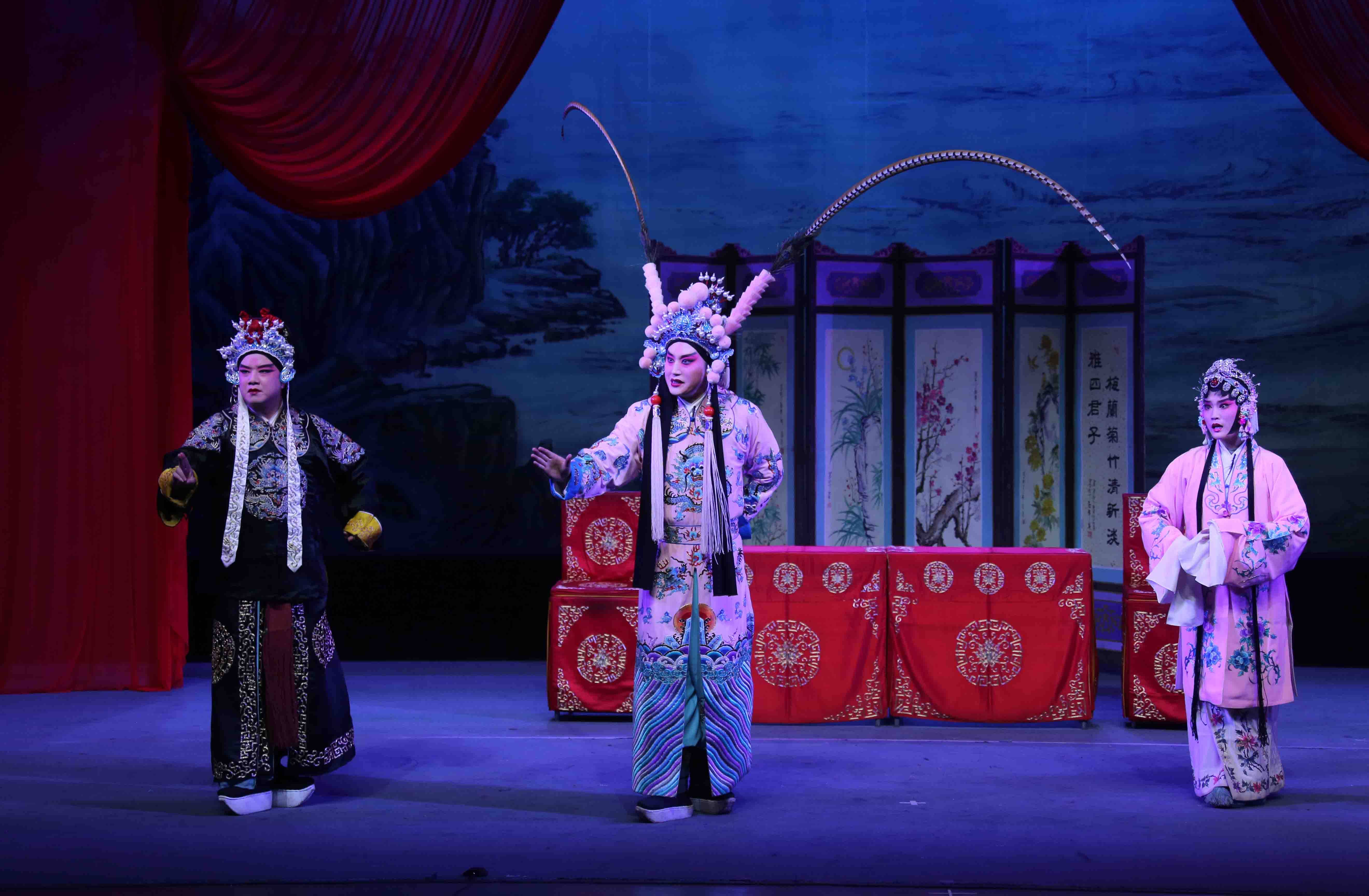 场演出由长治市上党梆子剧团展演的传统剧目《黄鹤楼》在潞安剧院上演