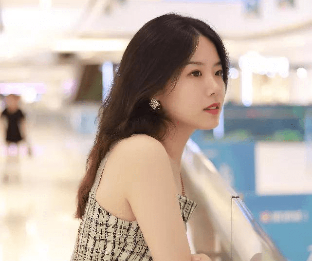 余露:除了爱,我们一贫如洗(组诗)|中原作家_守夜人_灵魂_雨声