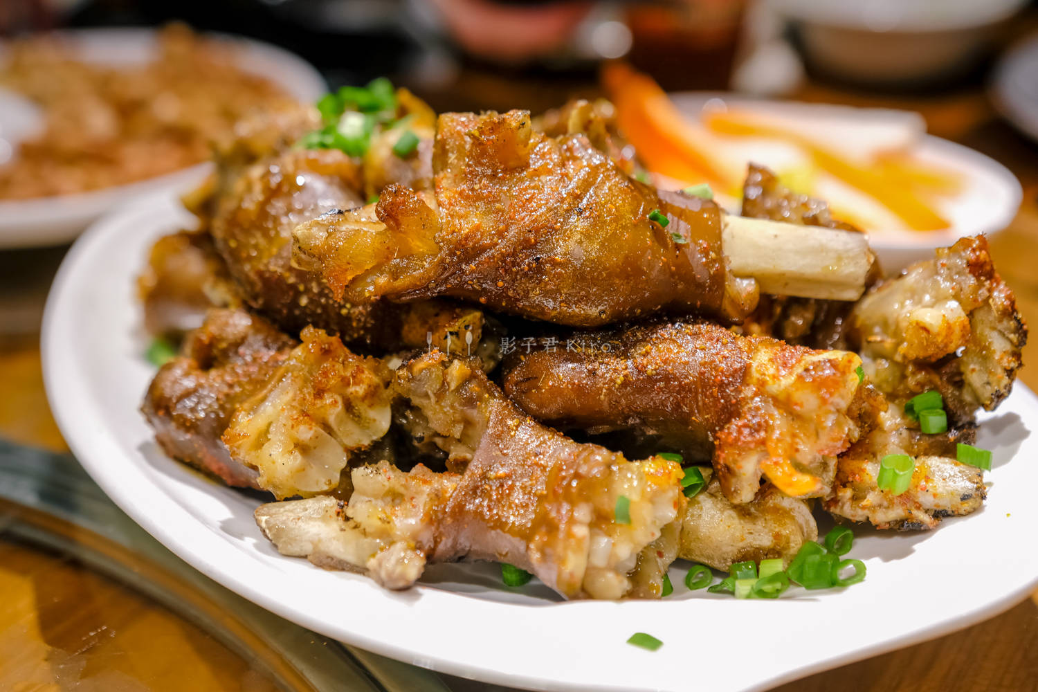 香辣羊拐筋,香烤羊蹄,是店里除了羊肉之外点单量比较大的两款,都是