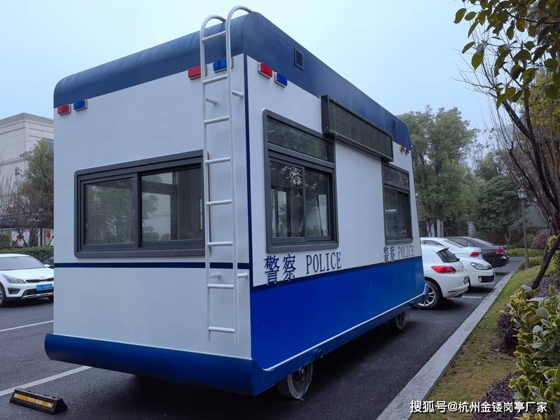 萧山客户定制的一款移动警车房,它是一款拖挂式房车,主架采用镀锌方管