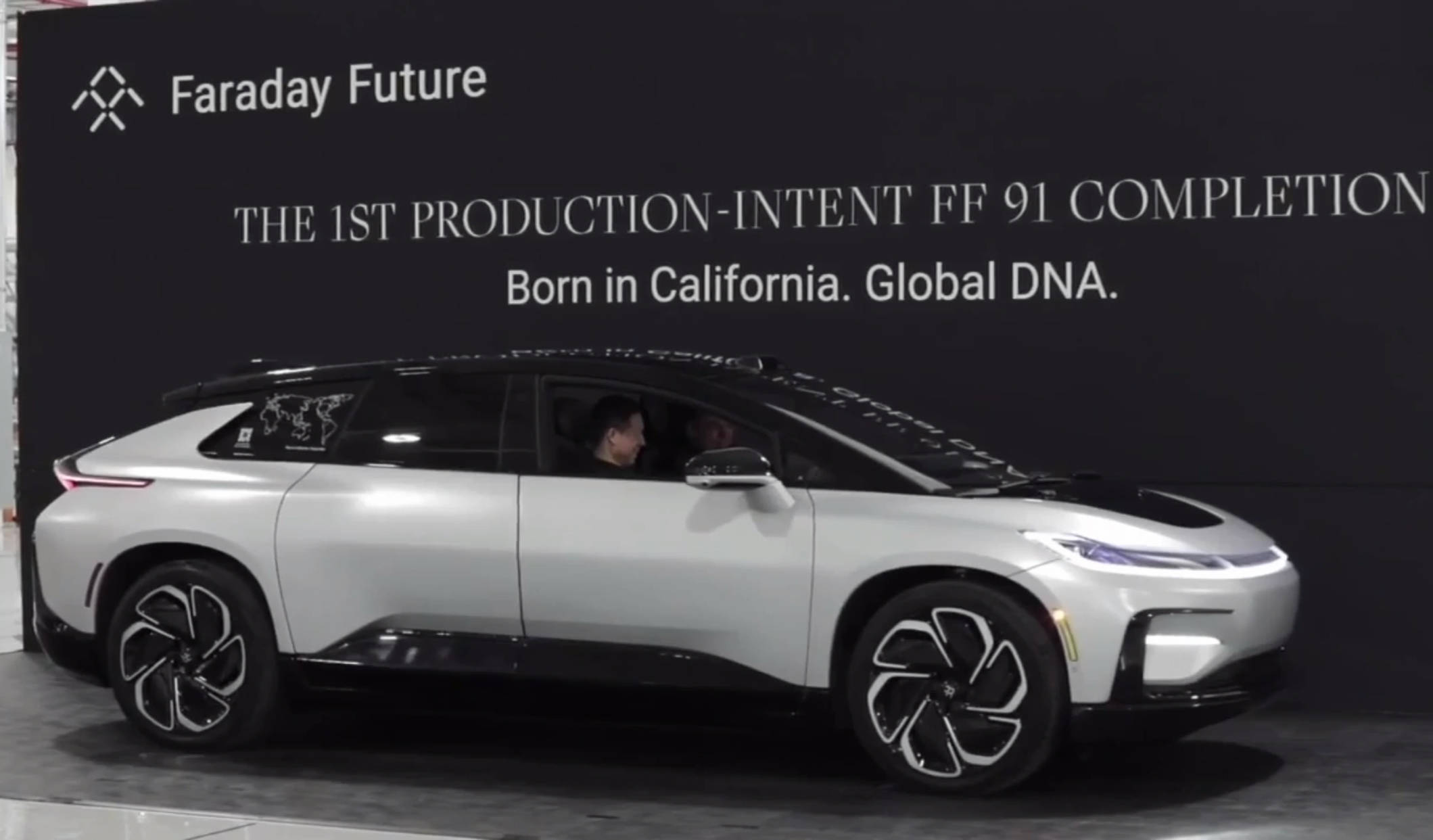 法拉第未来ff 91准量产车正式下线并亮相,外观很有未来感_搜狐汽车