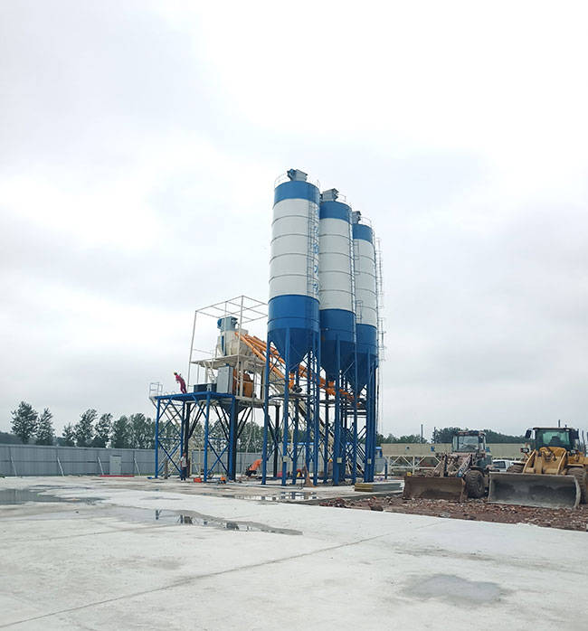 中小型混凝土搅拌站的主机多久清理一次？