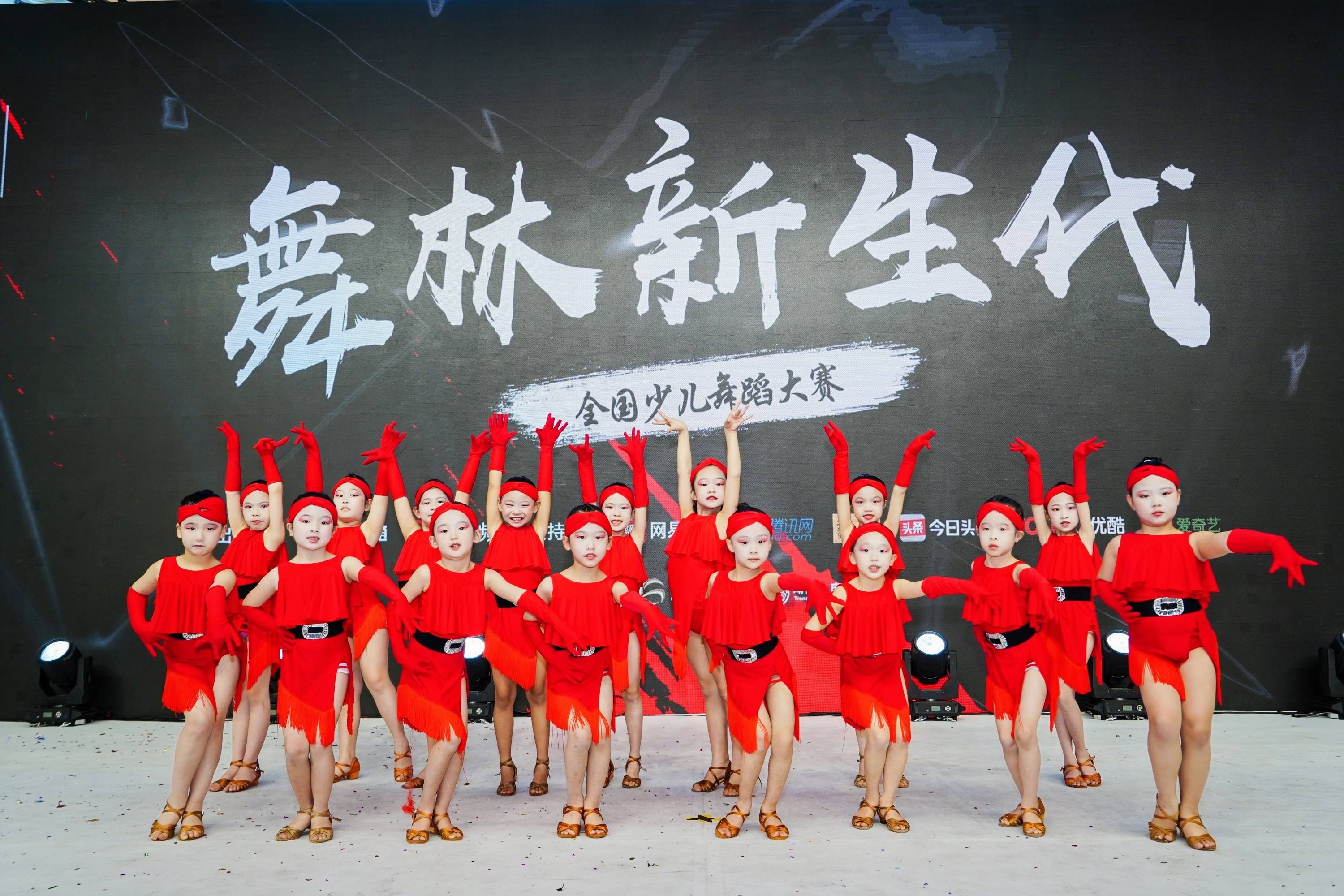 专访舞林新生代广州人气之星舞蹈团小妞妞队希望到更大的舞台去展示