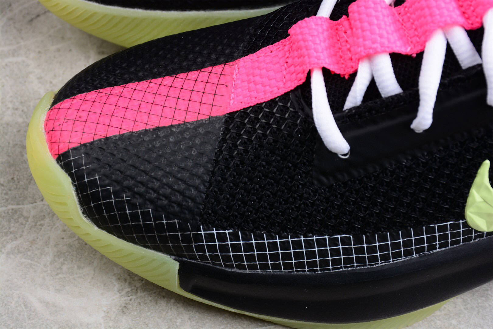 耐克nikelebronambassadorempirejade詹姆斯13使节夜光黑粉低帮篮球鞋