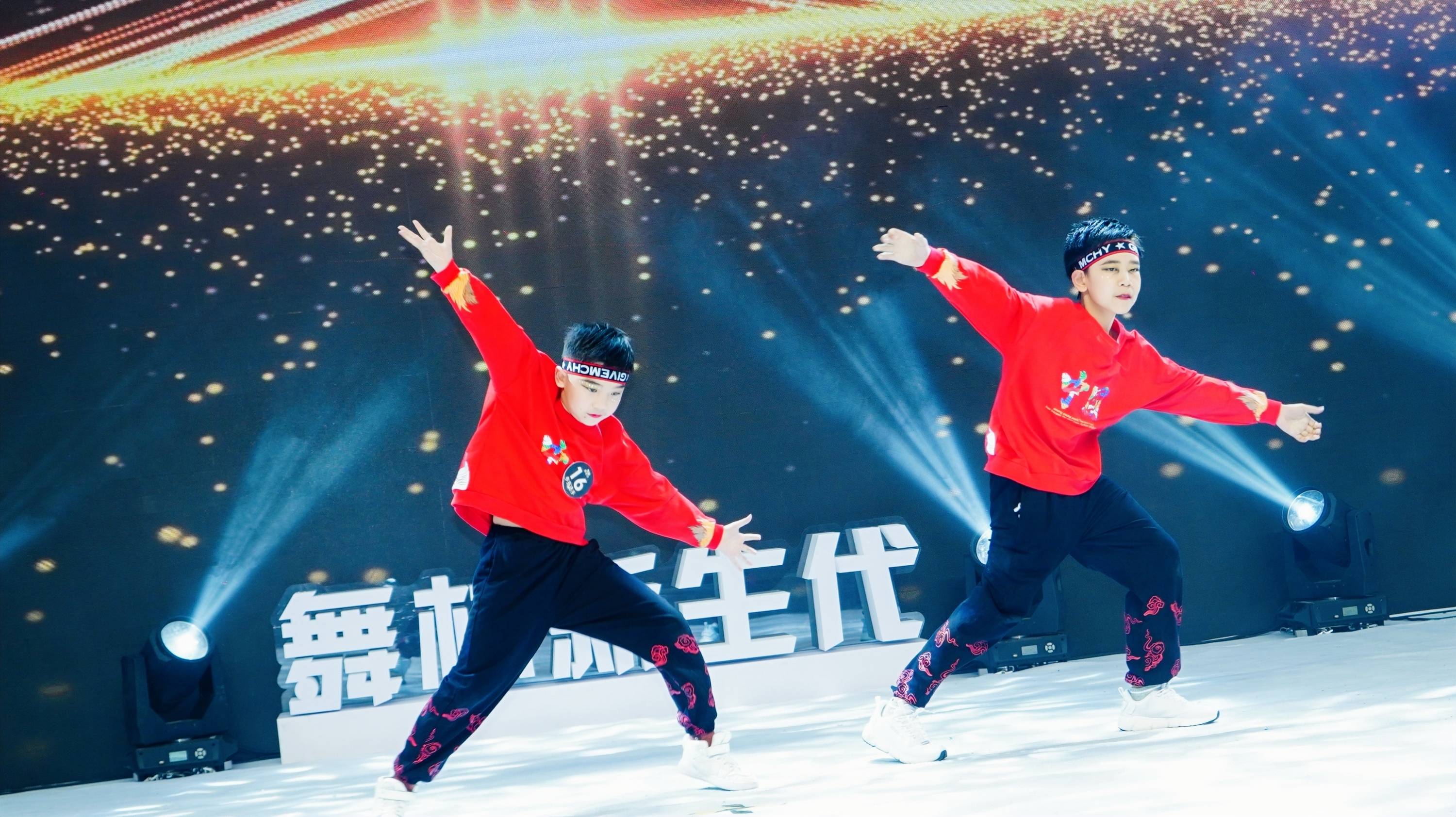 专访舞林新生代广州明星舞蹈团tiger再接再厉表现得更好