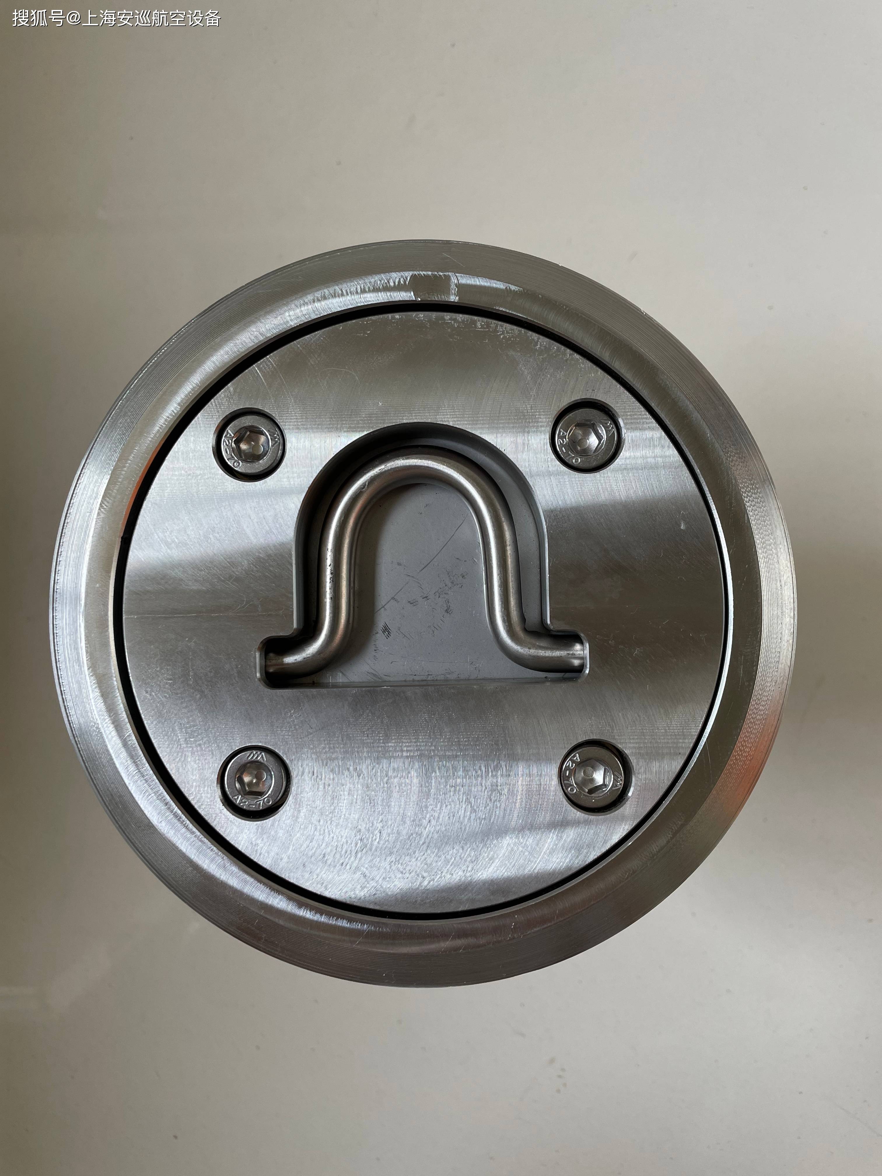 直升机停机坪锁机栓_东航失事客机头等舱空姐丈夫发声_东航坠机事件救