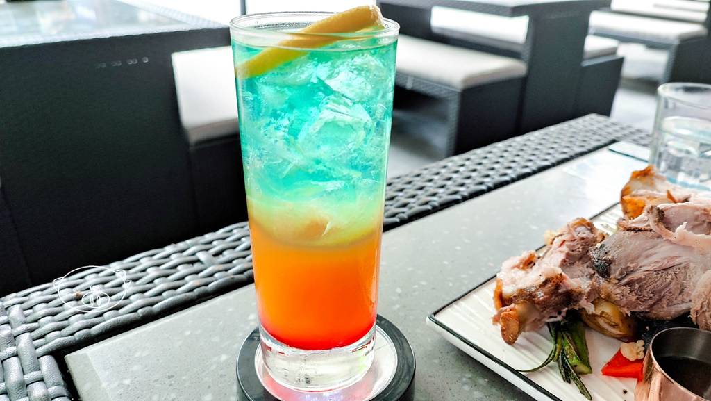 佛山探店｜猪肘外皮炸过很酥脆，里面肉很嫩