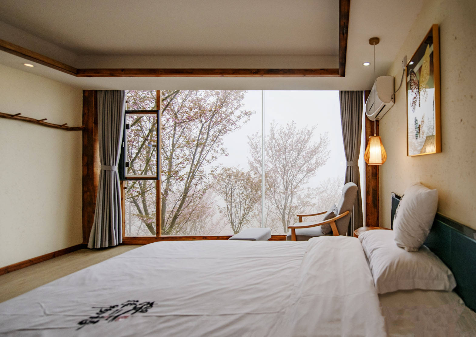 四川赵公山温馨如家的云里雾里樱花里民宿