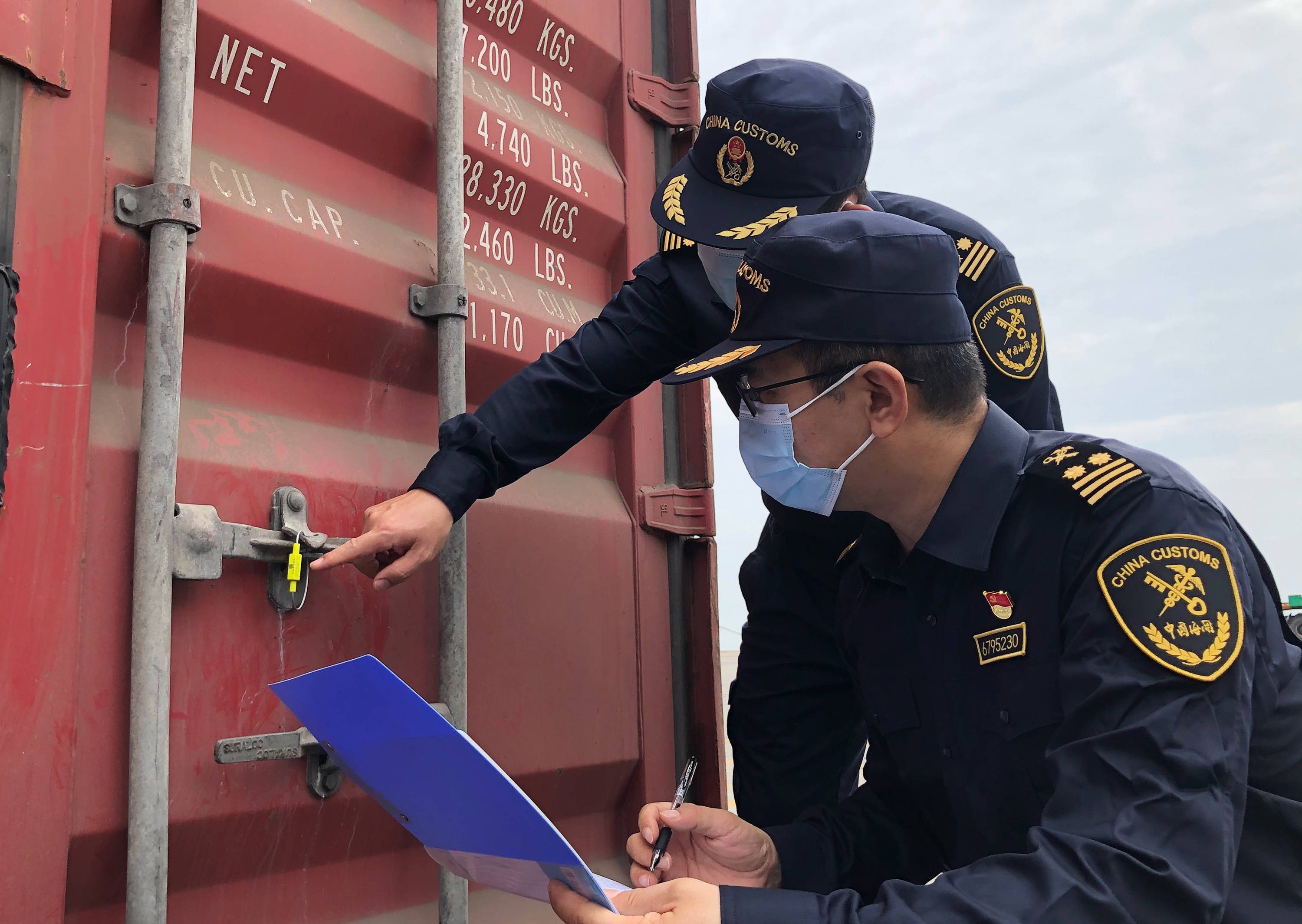 无畏逆行担使命 不负韶华践初心——全国海关 "百名优秀执法一线科长"