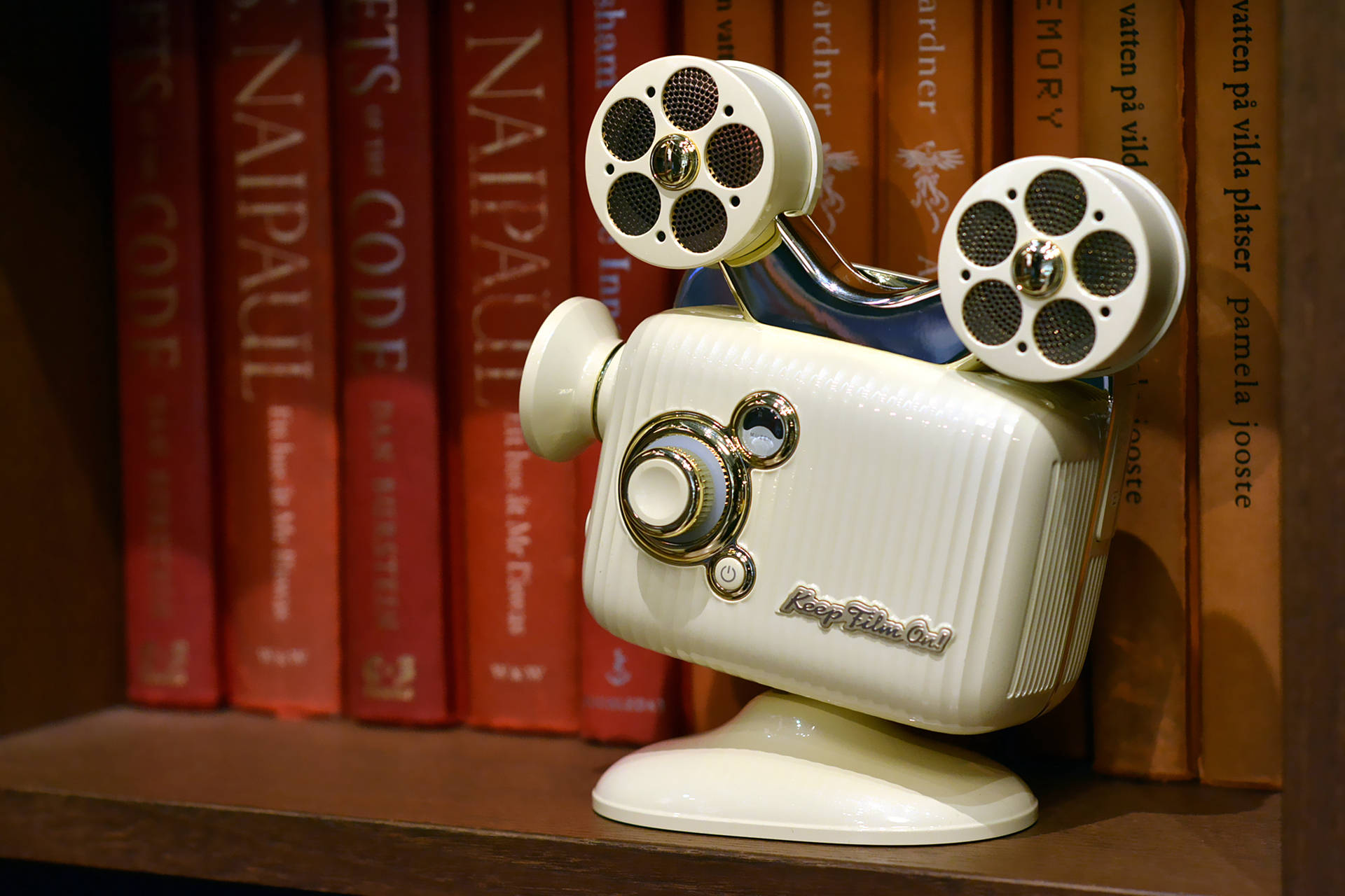 被它的颜值破防了,猫王灵感p5投影仪实测:老式放映机造型设计_画面