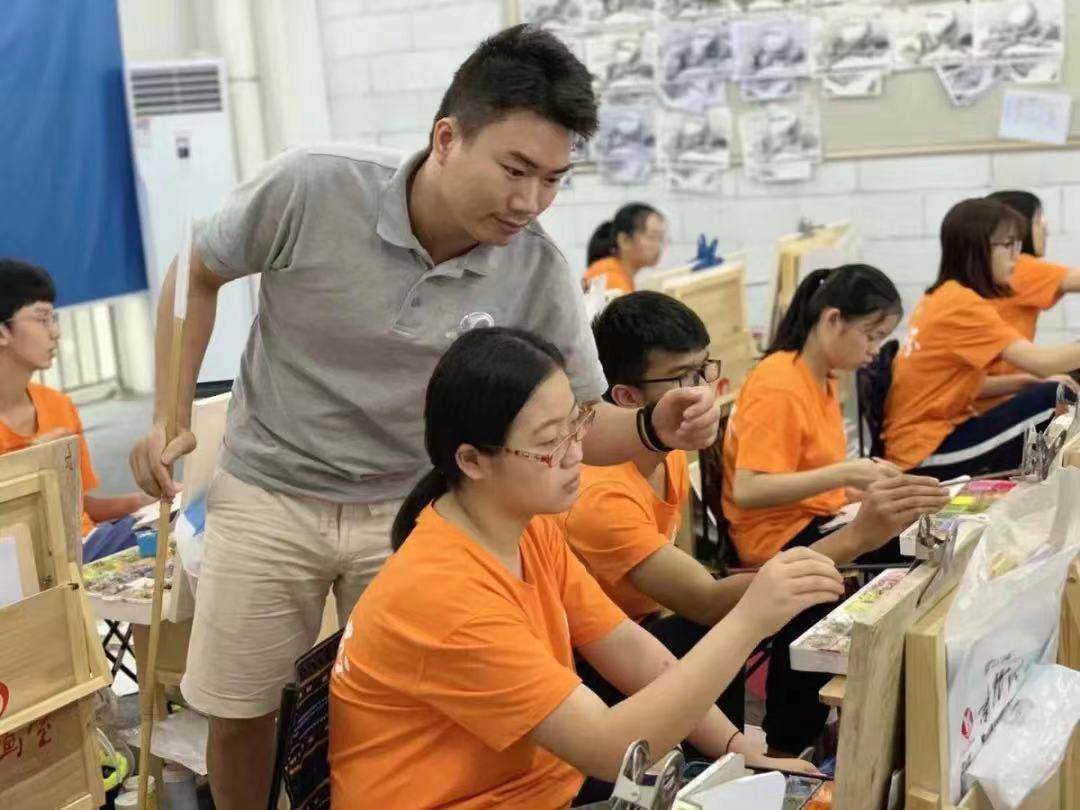 教学广州画室大全 广东美术培训班有哪些？