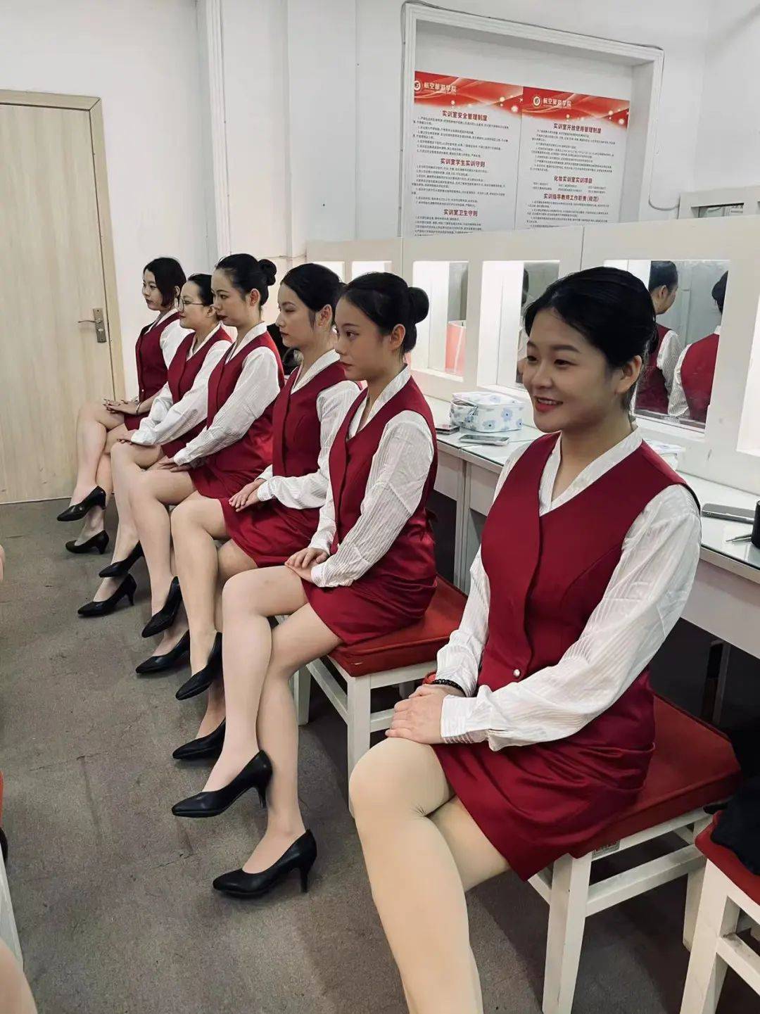 从国航乘务长到华飞航空空乘教师陈一超将自己的空中服务经验悉心相授