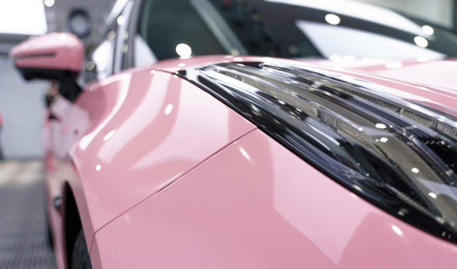 颜控看过来,电动车极氪001改色水晶樱花粉,试问:你不心动?