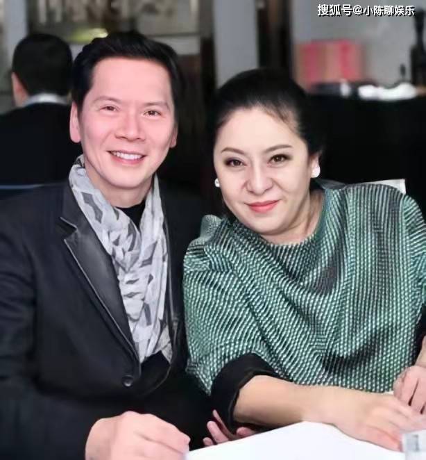 向华强专一宠她40年向太陈岚魅力依旧