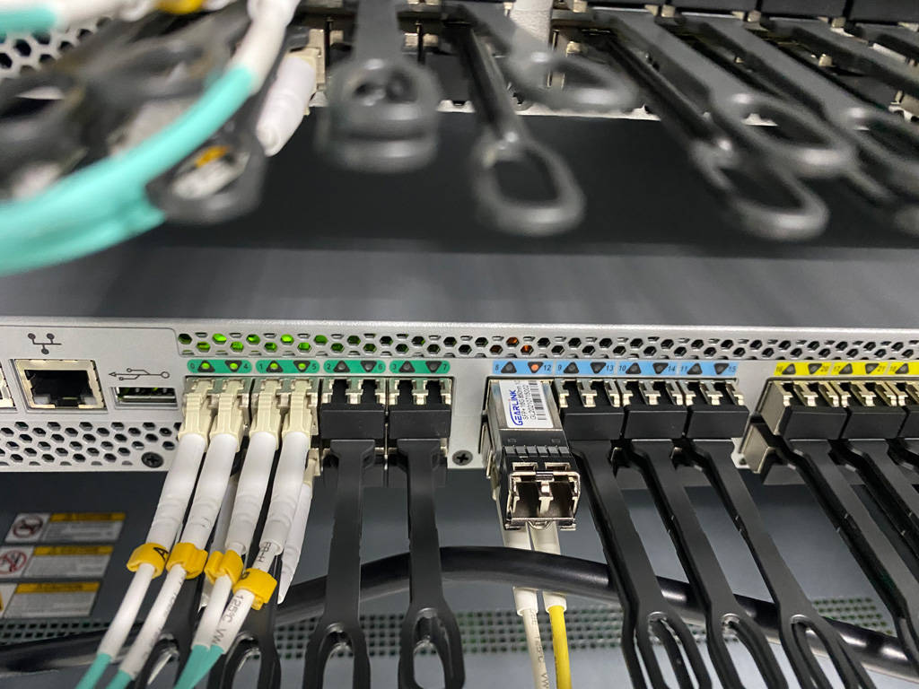 如何选择光模块进行交换机堆叠