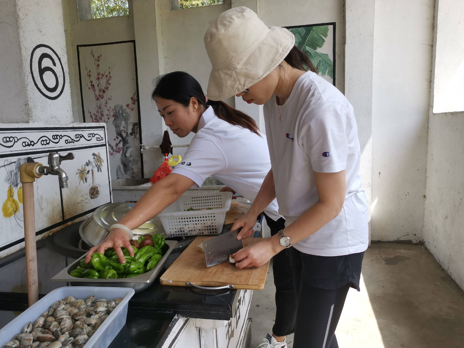 迎春而動不負時光山嶼海幸福灣開展戶外踏青團建活動