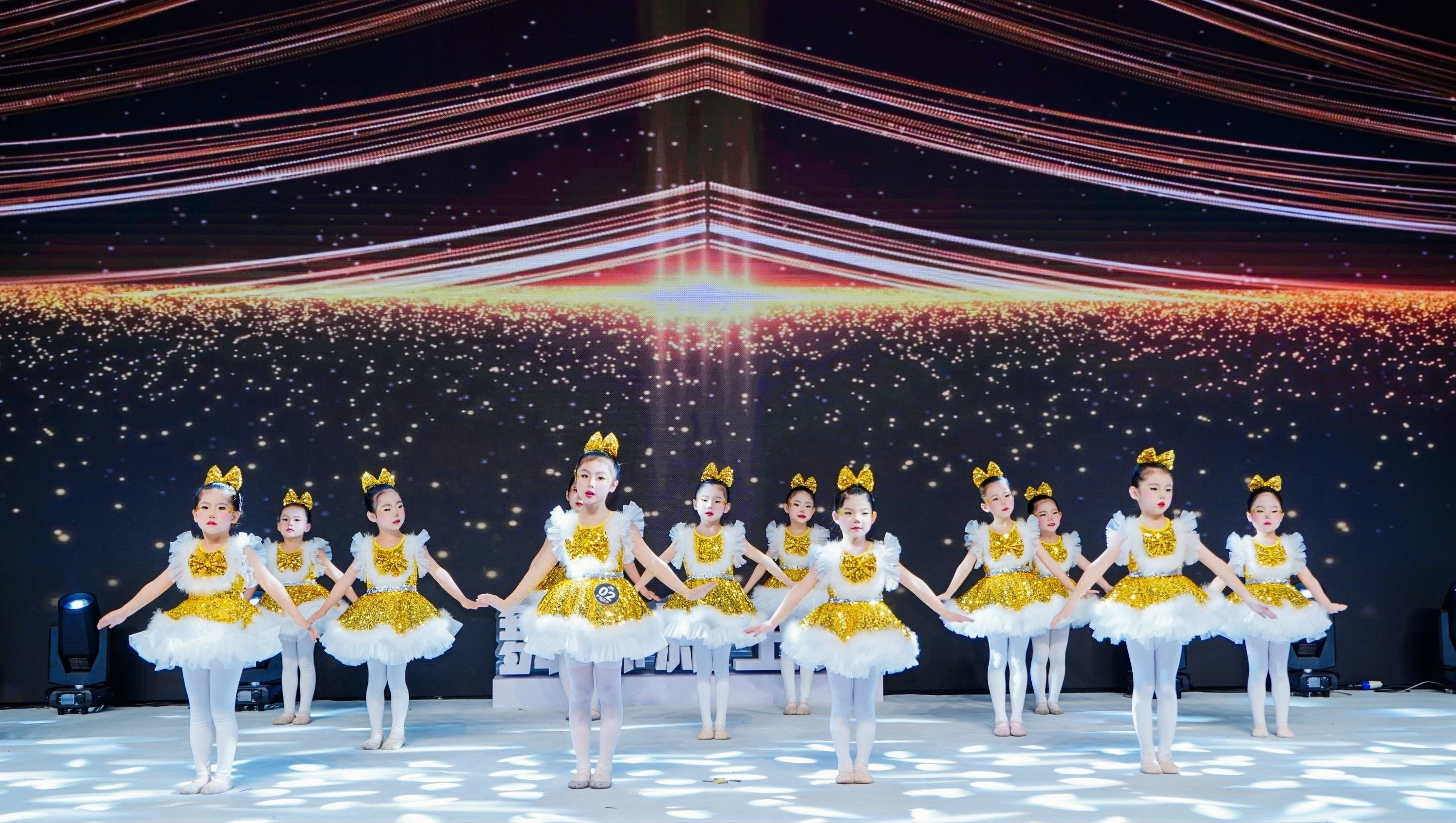 专访舞林新生代广州明星舞蹈团太空小狮子再接再厉更上一层楼