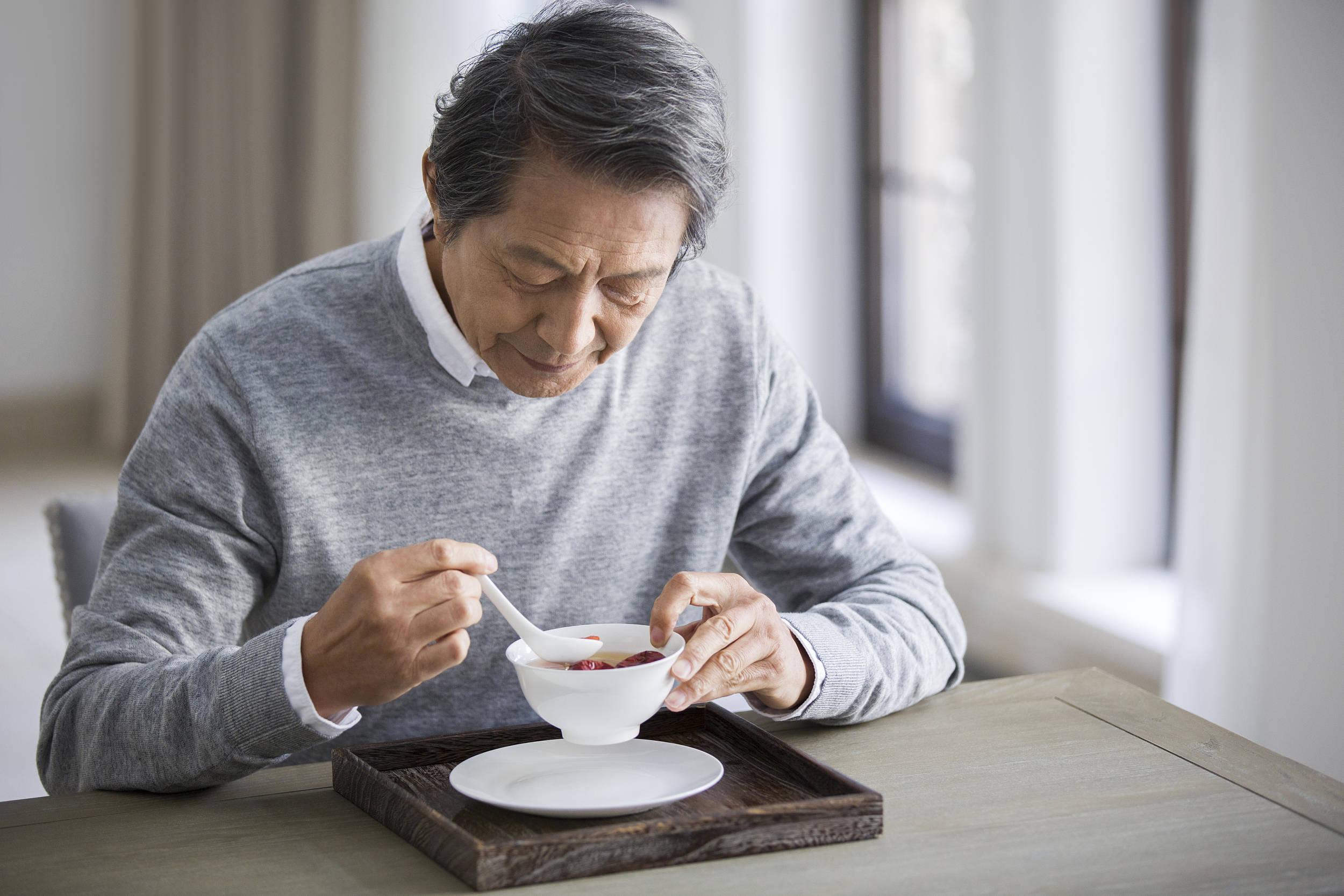 瑞金专家说 |疫情下，如何确保老年人安全用餐？