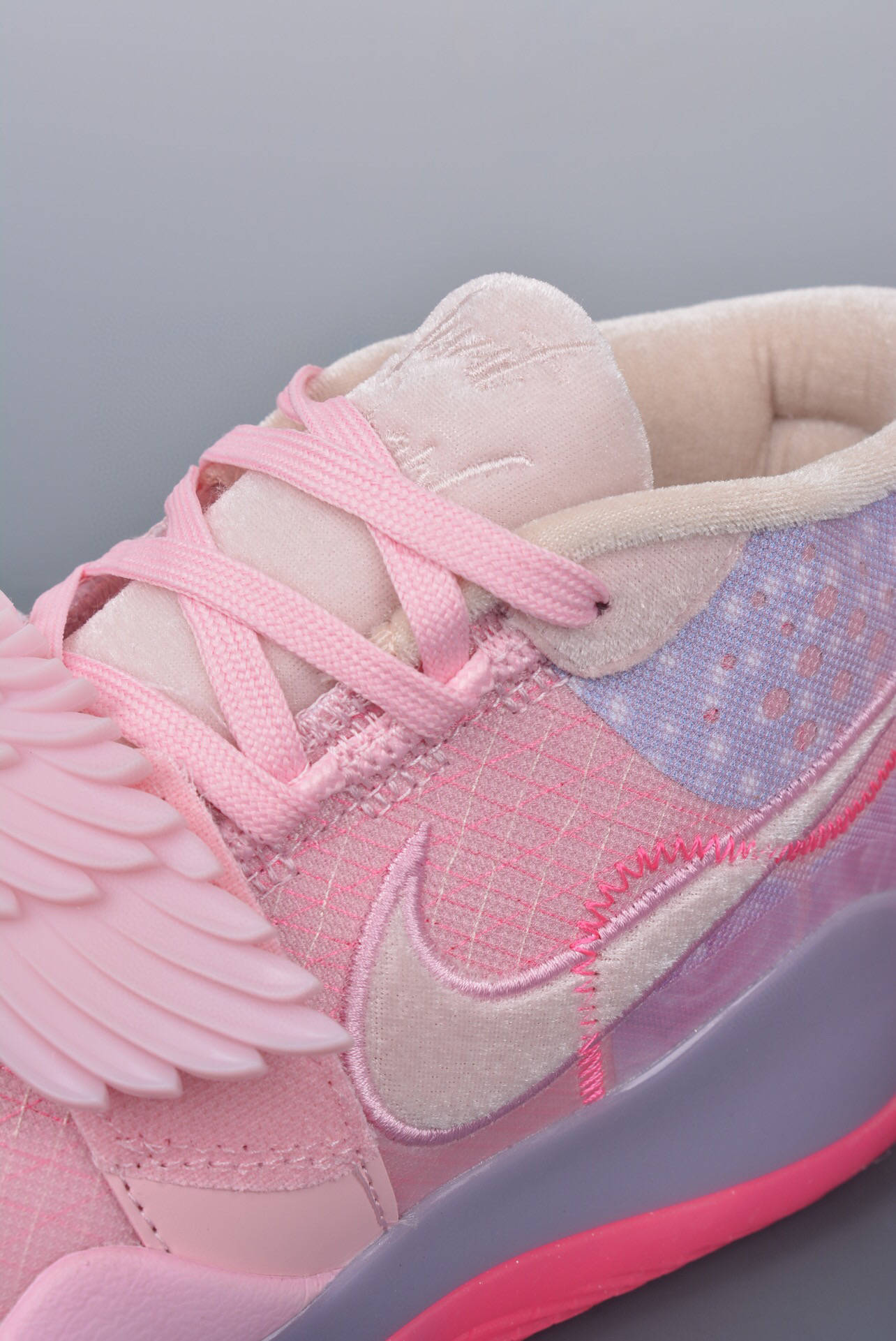 粉色篮球鞋 全身图片