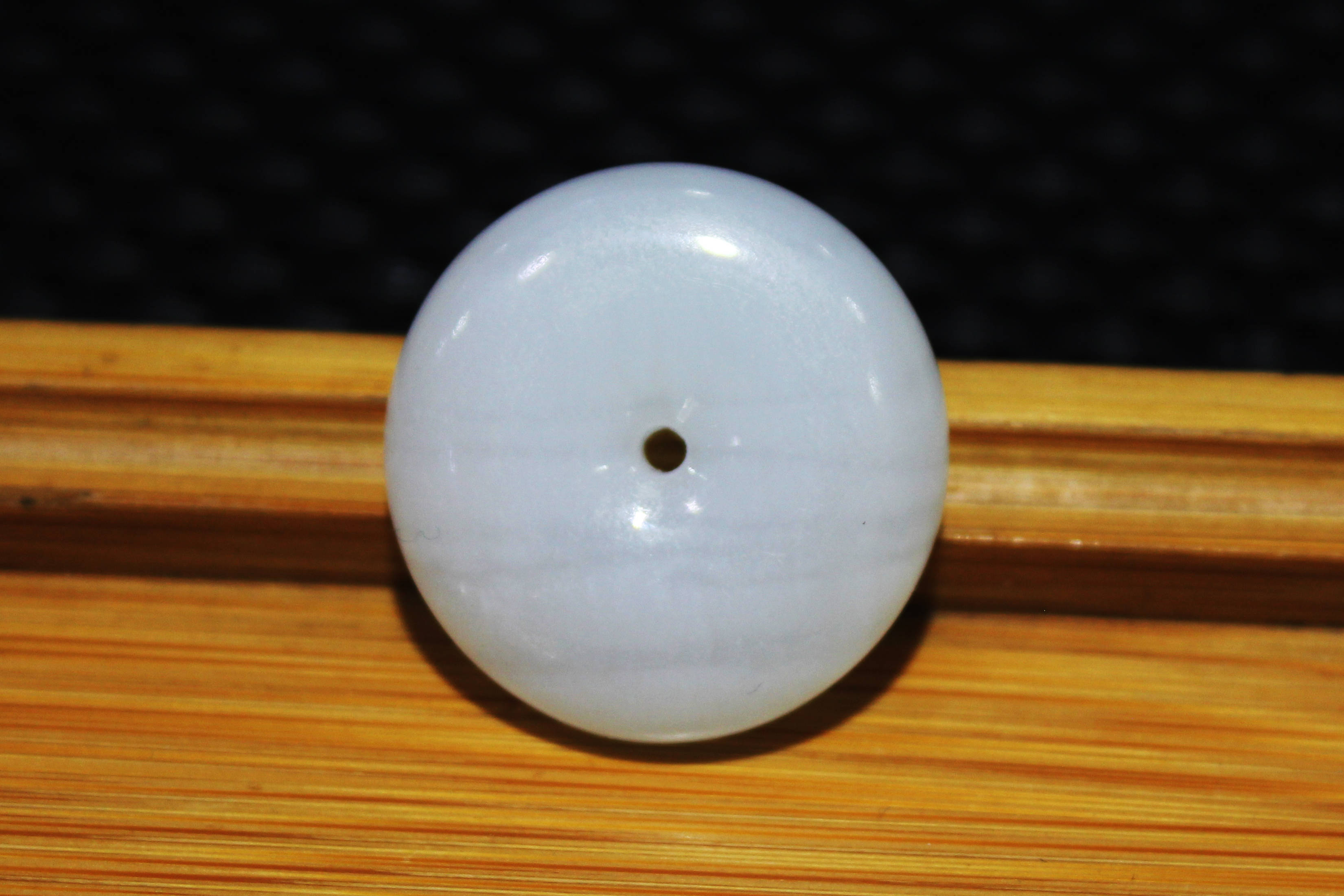 和田玉中的水线是怎么形成的