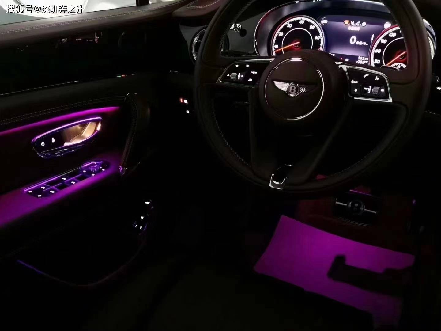 宾利添越升级原厂氛围灯电动踏板效果展示