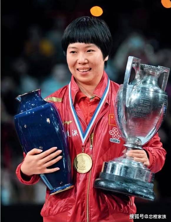 曾是国乒大满贯,巅峰期退役惹争议,34岁却成刘国梁重要帮手_李晓霞