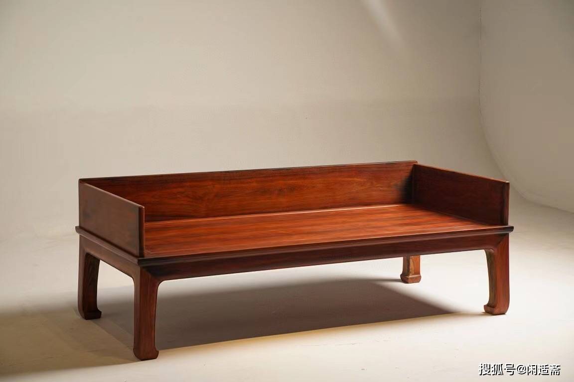 轻灵隽永大红酸枝侣明式款三围独板罗汉床