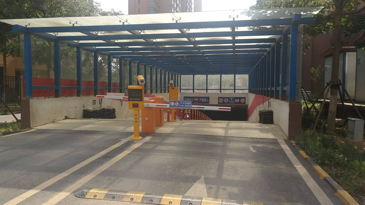 社区识别车牌,门口起落杆,红白杆道闸栏杆,地下停车场起降杆田家庵区