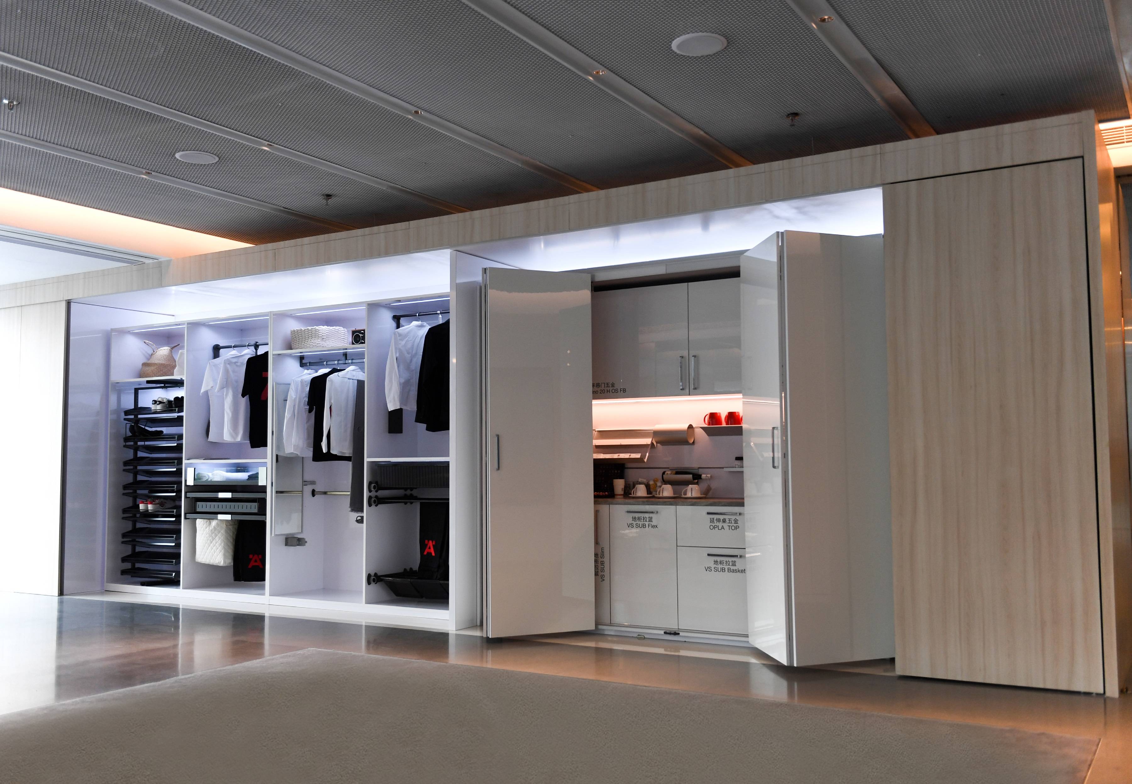 厨房收纳五金 衣柜收纳五金电子锁展示墙 折叠移门多功能展示桌浴室