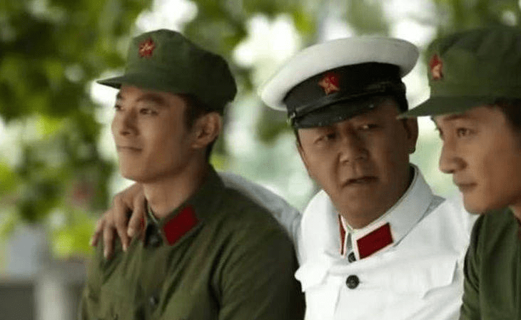 安杰家的三个儿子,除了小儿子卫民事业未成外,卫国卫东皆事业有成,是