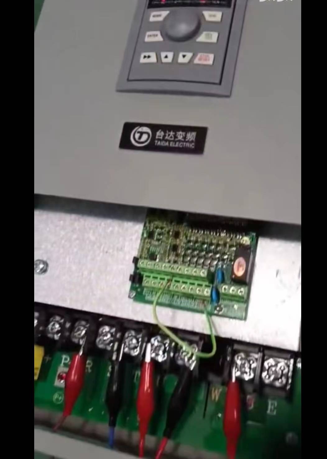 成都台达变频器维修测试成功g500运行中跳闸停机
