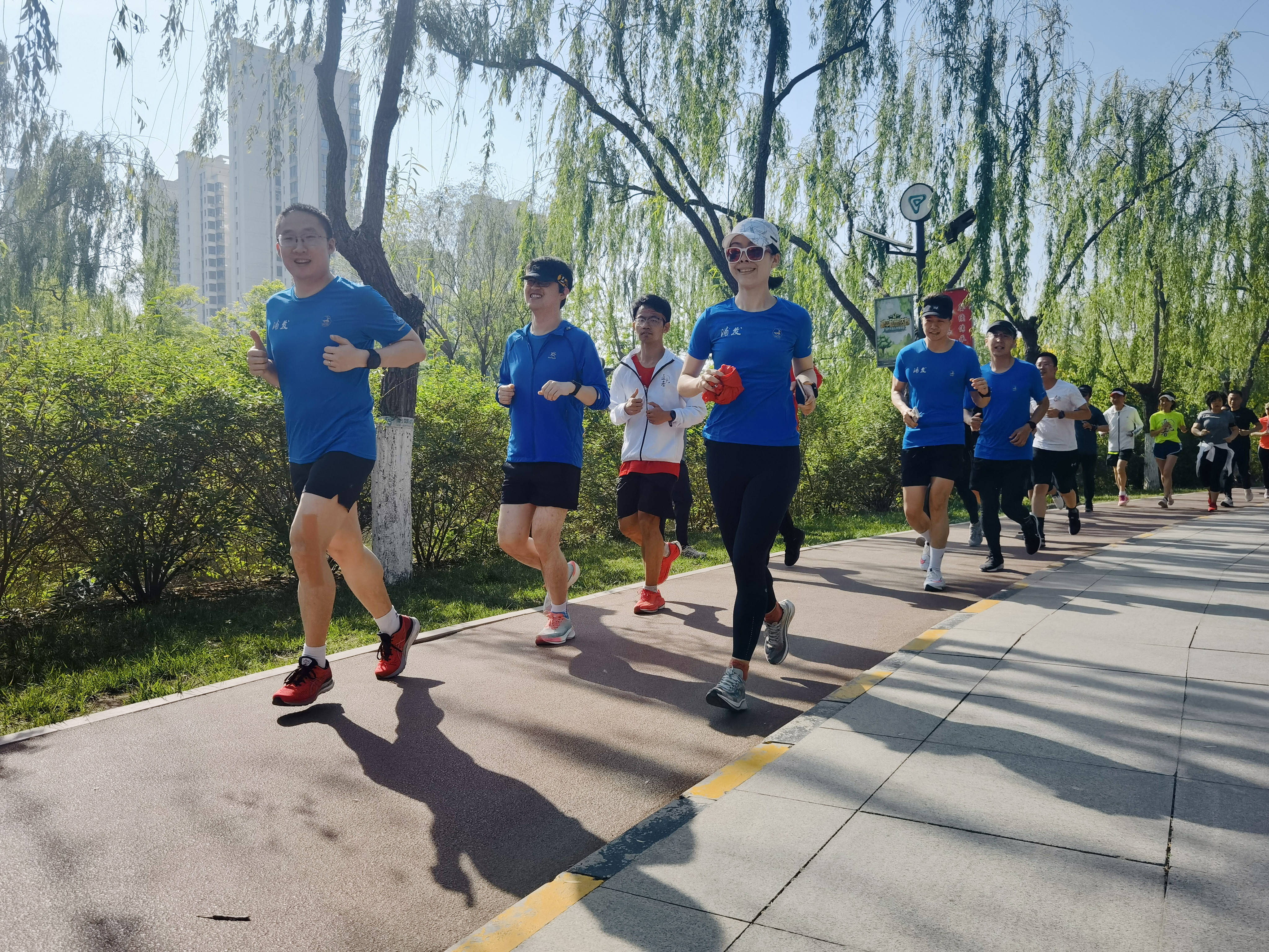 浦发银行天津分行开展庆祝五四青年节暨建团百年主题健步走活动