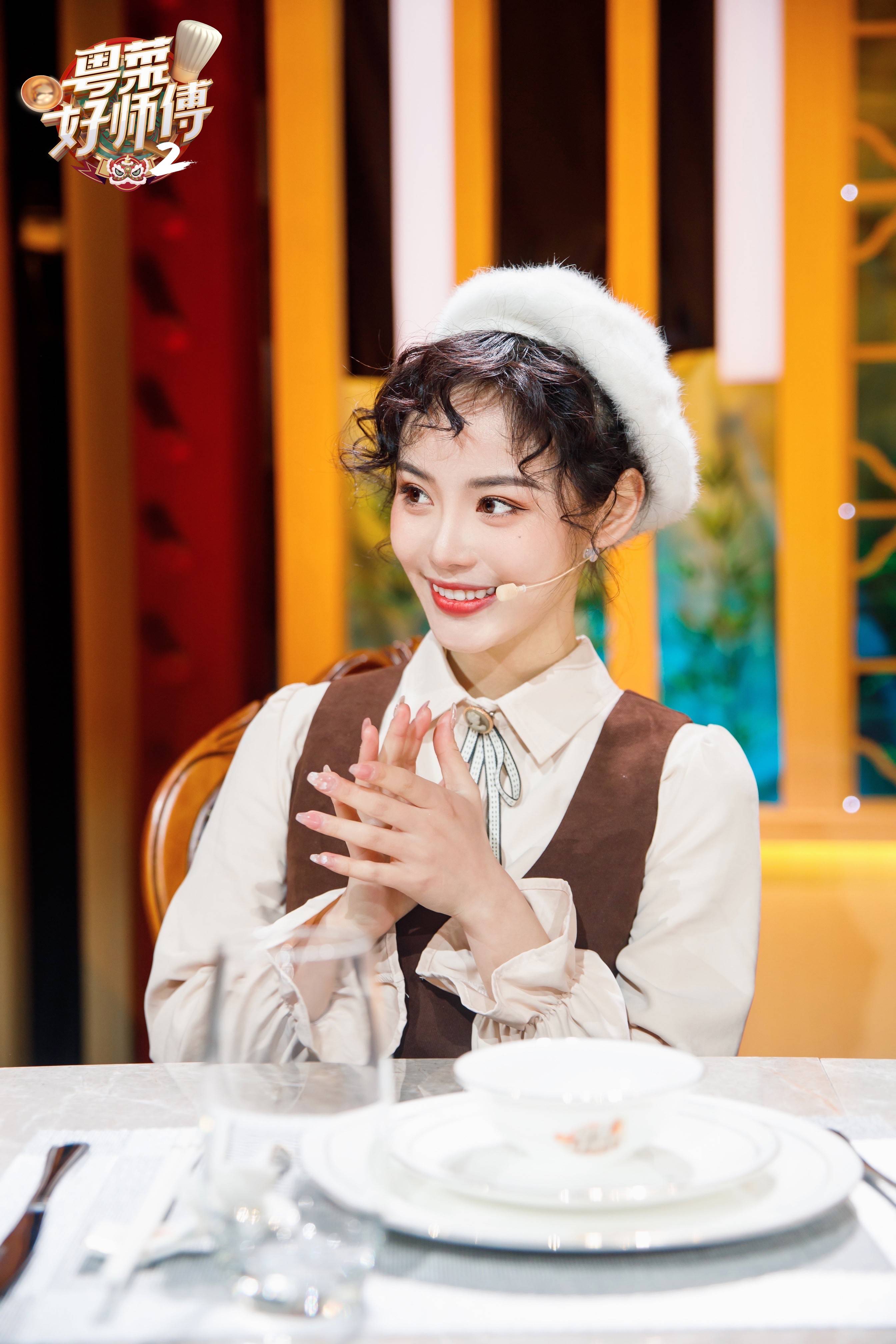 功夫女孩梁壁荧跨界加盟粤菜好师傅品尝美食弘扬粤菜文化