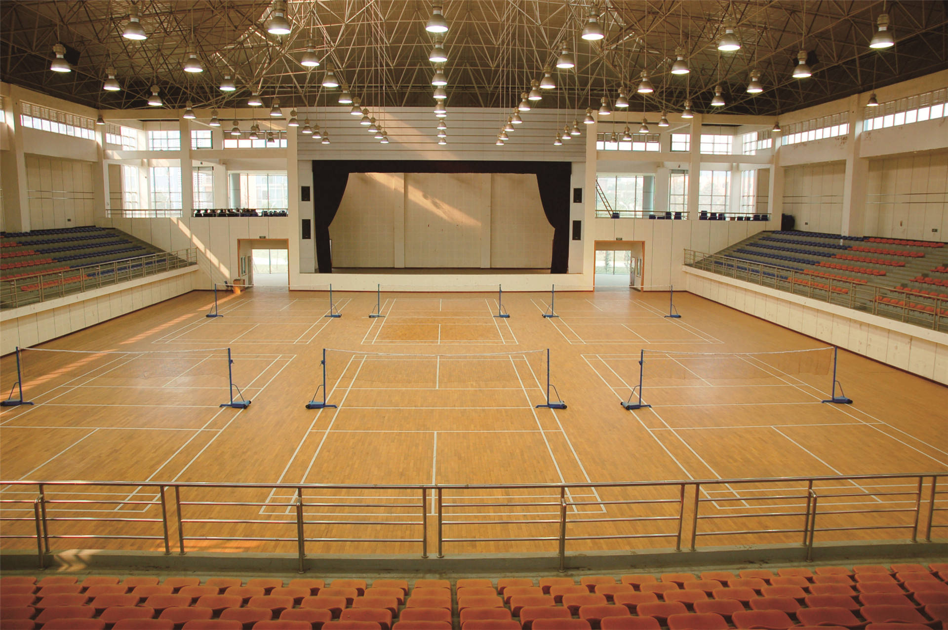 据国家体育总局统计,在全国的体育场馆中,学校体育场馆占比达66%,也就