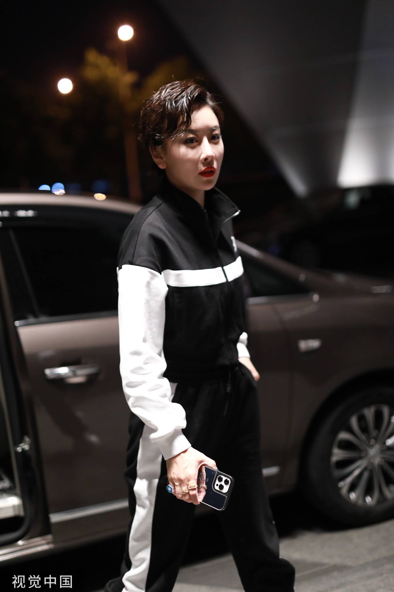 毛俊杰浪姐3录制图一头短发搭运动装酷飒利落