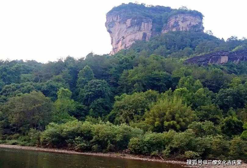 风水故事头戴纱帽岩脚踏狼幢山