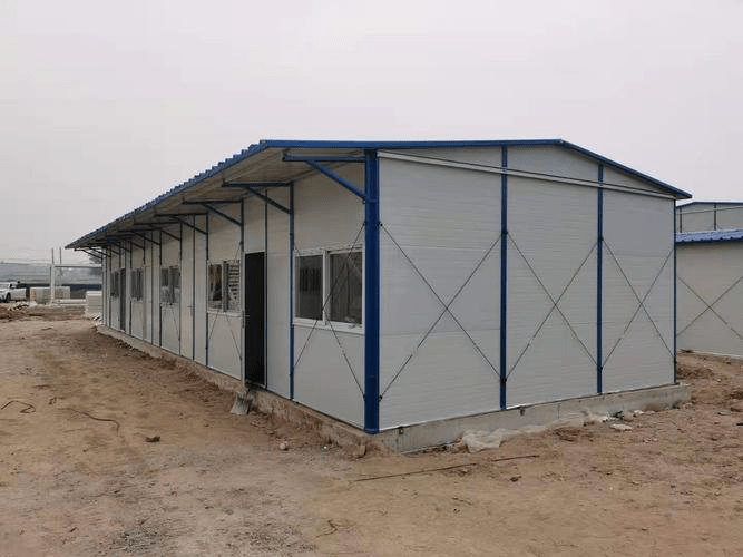 彩钢板作为一种新型建筑材料以其美观实用,施工方便,价格便宜,保温