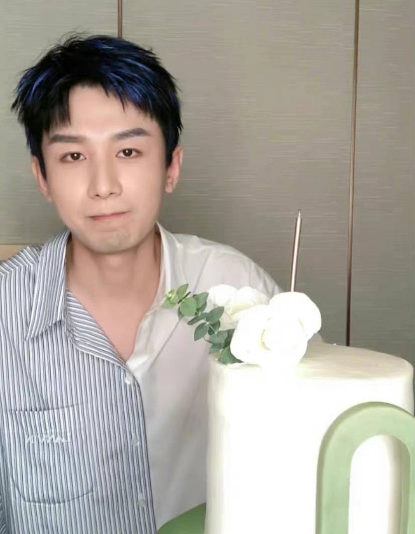 成毅庆生主动开直播,生图超能打面部发福明显,自嘲撞脸小丸子_新剧