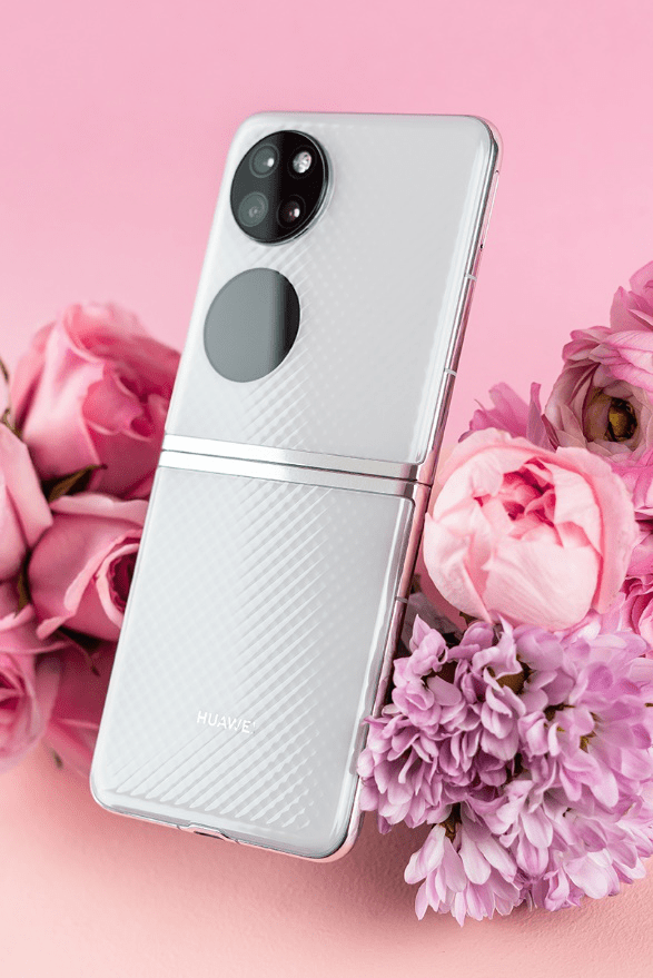 小巧独特的华为p50 pocket折叠屏手机,便捷交互尽享520精彩