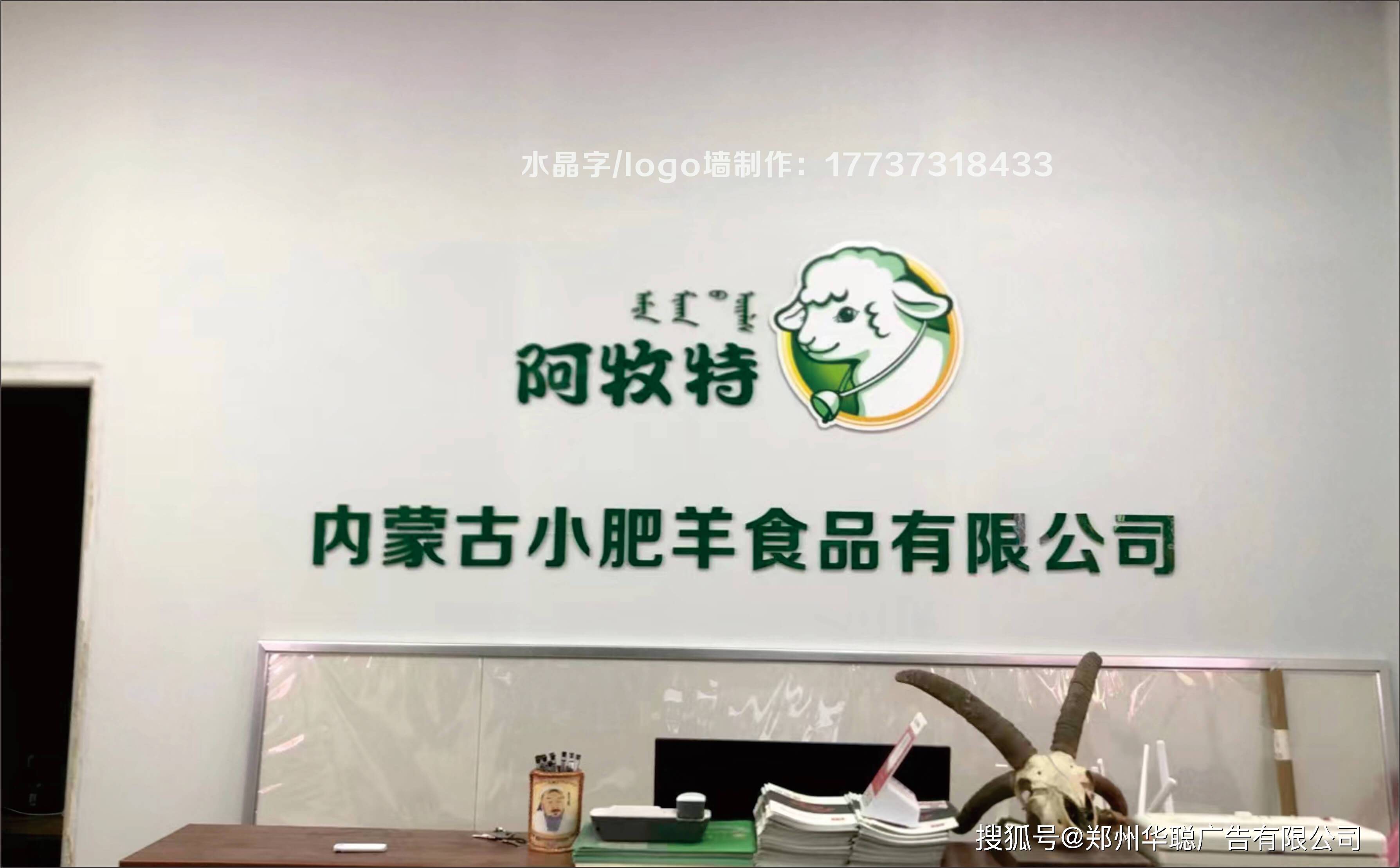 办公前台背景墙材料分为:大理石,木板,铝塑板,不锈钢板,人造石,仿真