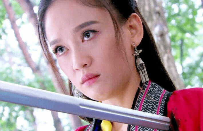 下诛仙台之后,满身的伤痕,心如死灰,就连眼神也是绝望的,这得多伤心呢