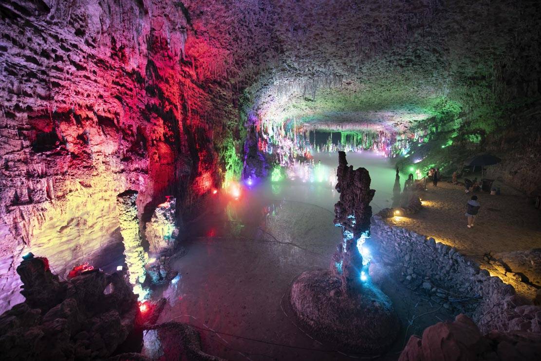 创建天府旅游名县中国空间规模最大的溶洞天泉洞