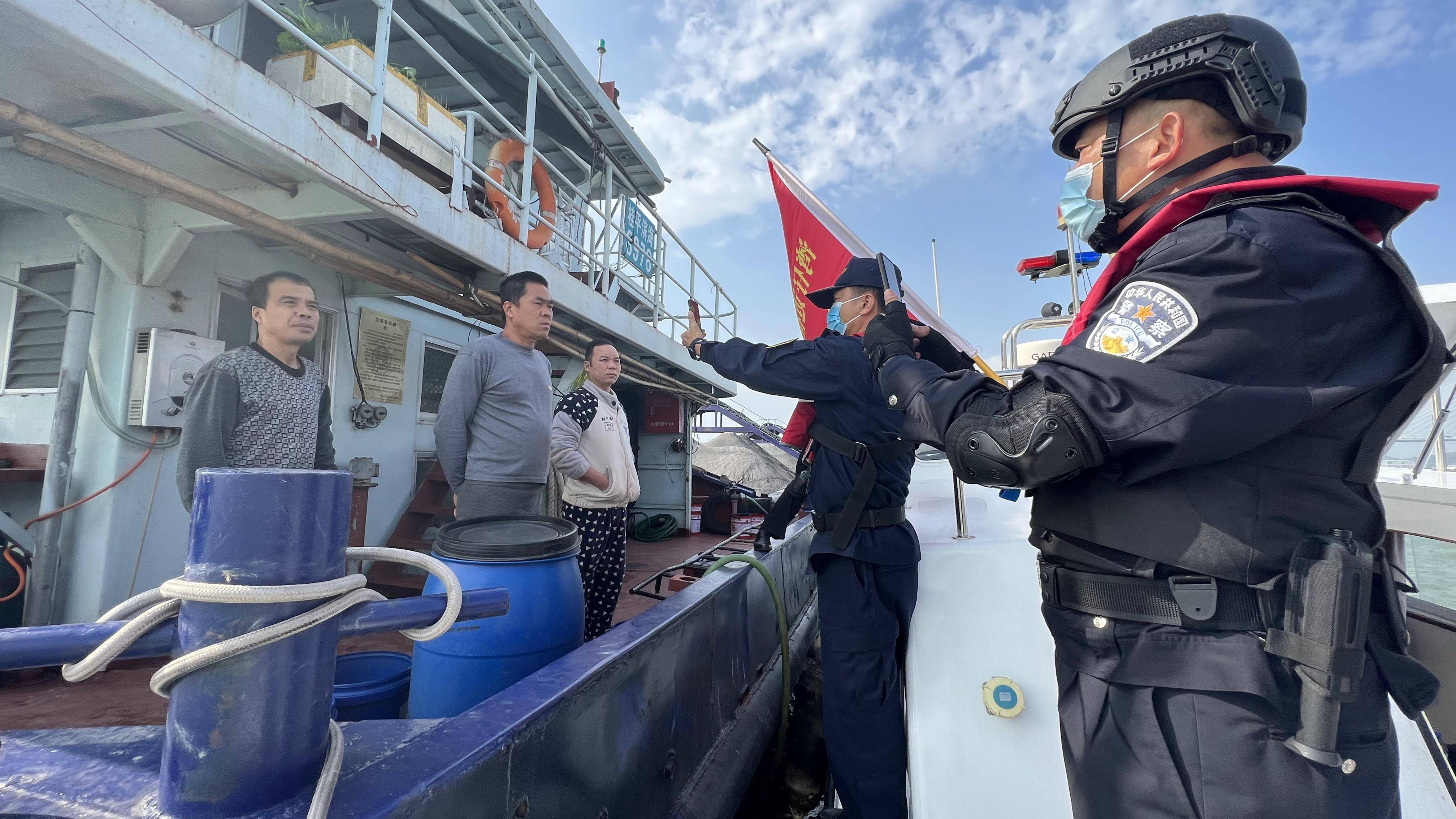 湾仔边检站多措并举强化海上应急救援机制与巡逻管控确保海上国门绝对